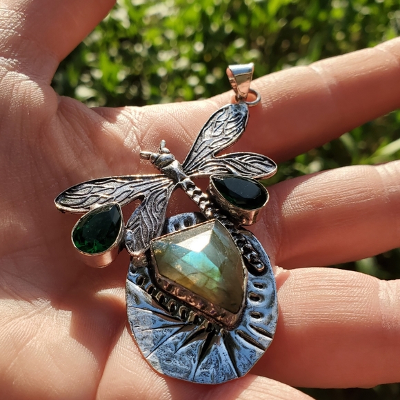New Labradorite and Diopside Silver Dragonfly Pendant. - Picture 7 of 16